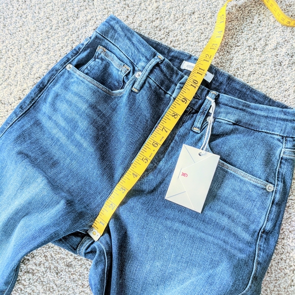 Good American Good Flare Jeans - Picture 7 of 8